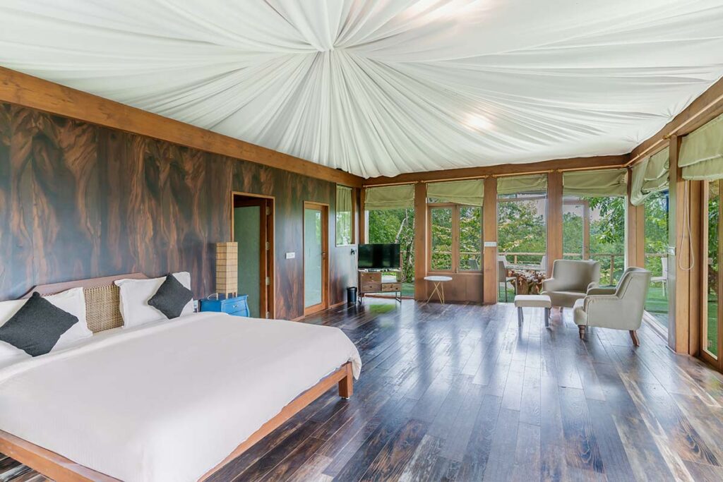 tree house machan forest jungle hill wood stay room accommodation