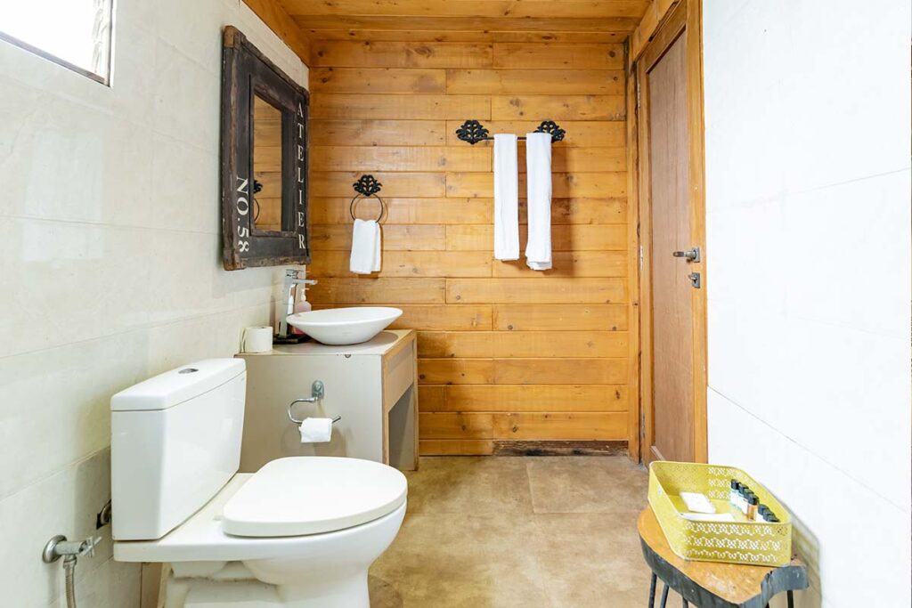 tree house machan forest jungle hill wood stay room accommodation